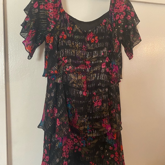 Trina Turk Cupcake Metallic off the shoulders,like new,beautiful silk dress - Picture 8 of 16